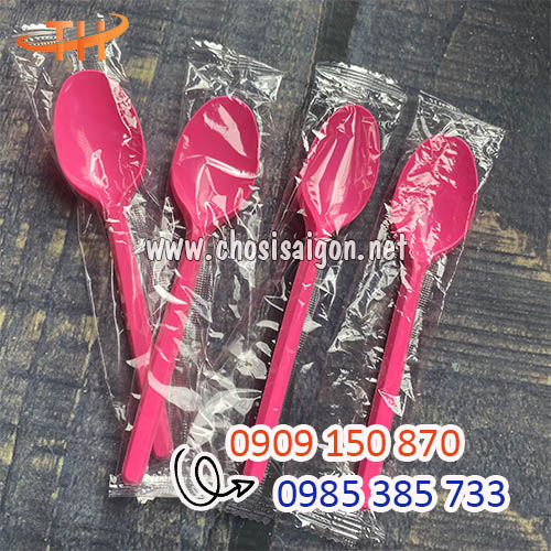Muỗng nhựa hồng 15cm bọc màng giá sỉ rẻ