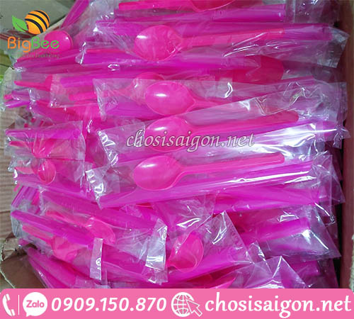 Muỗng nhựa màu hồng cao cấp có bọc màng giá sỉ rẻ