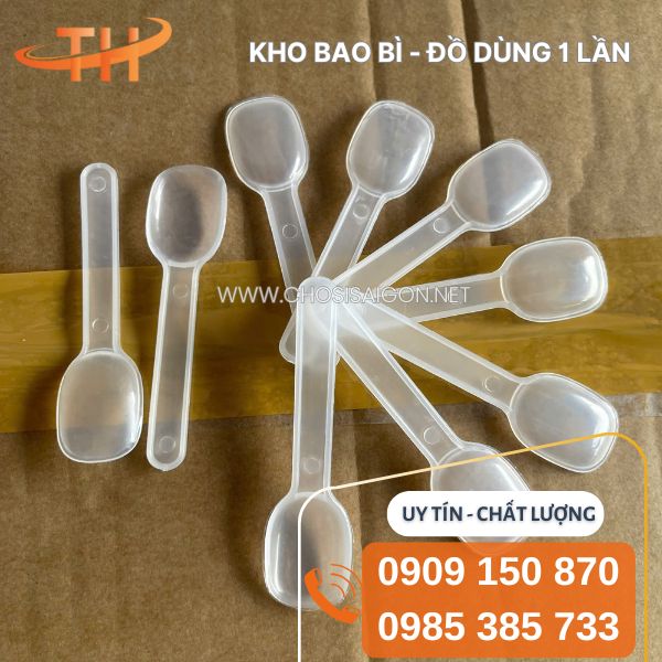 Muỗng nhựa nhỏ sữa chua, bánh flan, xôi