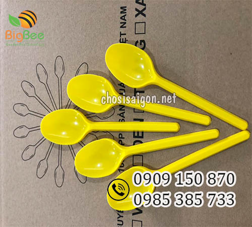 Muỗng nhựa (thìa nhựa) trà sữa màu vàng tại TP.HCM
