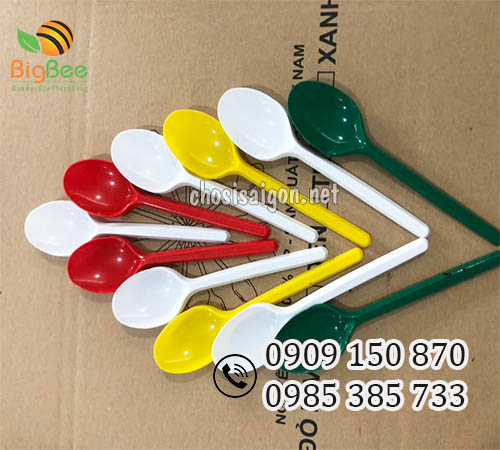 Muỗng nhựa (thìa nhựa) trà sữa có nhiều màu đa dạng giá rẻ, uy tín