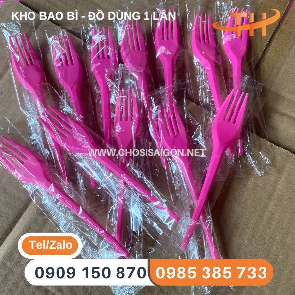 Nĩa nhựa hồng bọc màng an toàn giá rẻ nhất