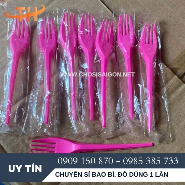Nĩa nhựa hồng 15cm bọc màng cao cấp giá rẻ