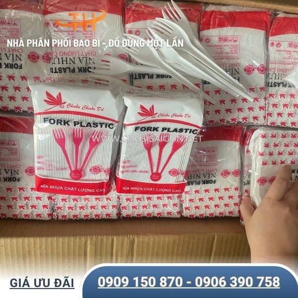 Nĩa nhựa tiện lợi, gọn nhẹ