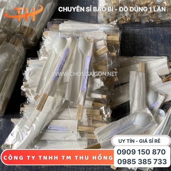 Set 4 trong 1 dụng cụ ăn uống muỗng, đũa, tăm, giấy giá rẻ