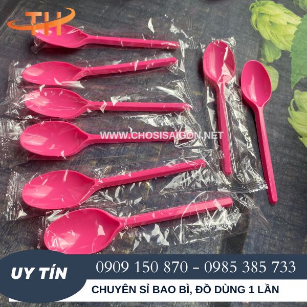 Thìa nhựa trà sữa 15cm bọc màng màu hồng giá rẻ