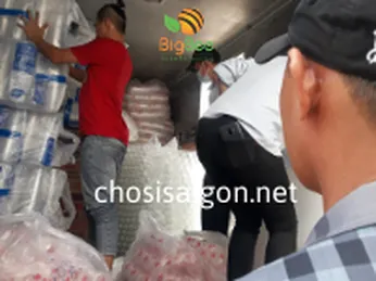 THU HỒNG ĐI GIAO LY NHỰA –  CHAI NHỰA CHO KHÁCH SỈ TẠI TP.HCM