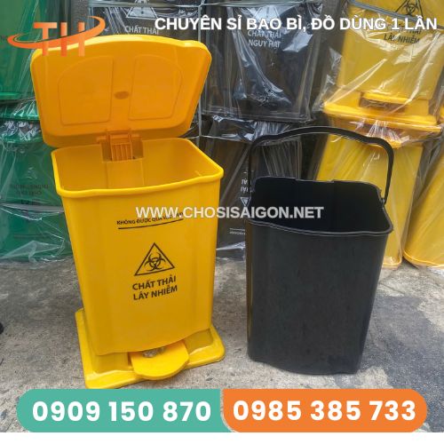 Thùng rác đạp chân y tế