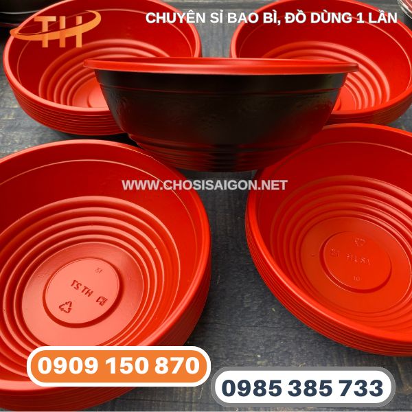 Tô nhựa đỏ đen có nắp đậy chắc chắn