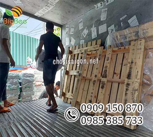 Lên hàng túi đựng rác cho khách sỉ tại quận 8 - TP.HCM