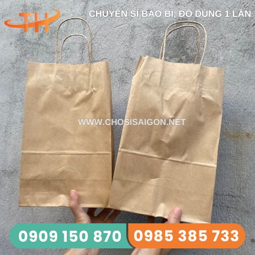 Túi giấy kraft có quai dày dặn, chịu lực tốt
