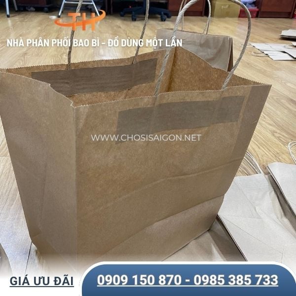 Túi giấy kraft có quai có sẵn nhiều size