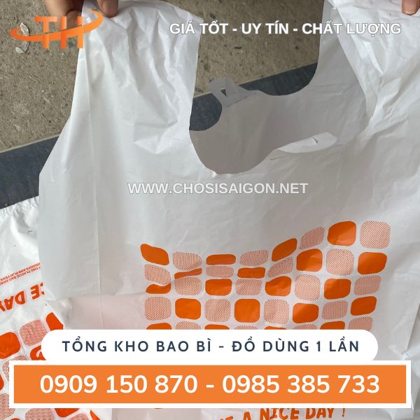 Túi nilon 2 quai trắng sữa đựng hàng hóa tại các siêu thị, cửa hàng, tạp hóa