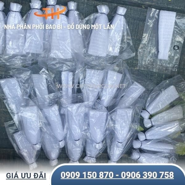 Xốp lưới trắng bọc ổi lồng sẵn túi nilon, thun đen