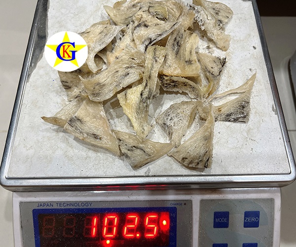 NÊN DÙNG CHÂN YẾN HAY TỔ YẾN??? NÊN DÙNG CHÂN YẾN HAY TỔ YẾN???