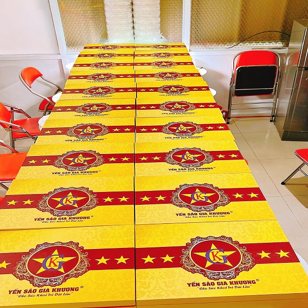 Lấy lộc đầu năm trao tay quà tặng Yến Sào Gia Khương Lấy lộc đầu năm trao tay quà tặng Yến Sào Gia Khương