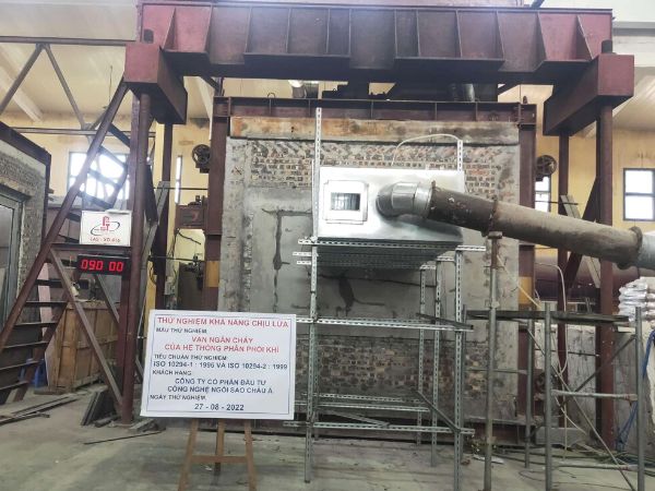 Ảnh thử nghiệm van ngăn cháy hành lang trục đứng 3 trong 1 Starduct Ảnh thử nghiệm van ngăn cháy hành lang trục đứng 3 trong 1 Starduct