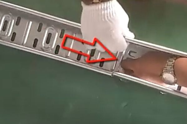 Kết nối máng cáp Starduct bằng tai bẻ 2 Kết nối máng cáp Starduct bằng tai bẻ 2