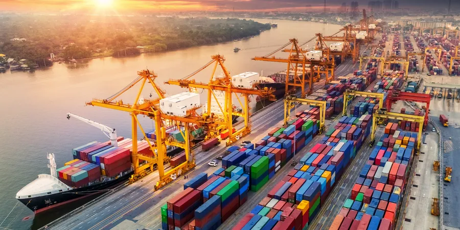 THÀNH PHỐ HỒ CHÍ MINH THÁO DỠ CÁC ĐIỂM TẮC NGHẼN ĐỂ LOGISTICS VƯƠN XA