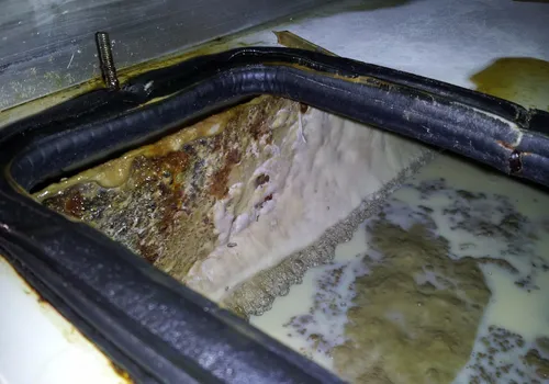 Cách kiểm soát vi khuẩn trong dầu căt gọt kim loại