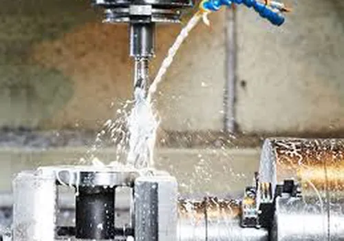 Nên sử dụng dầu cắt gọt kim loại pha nước hay  không pha nước?