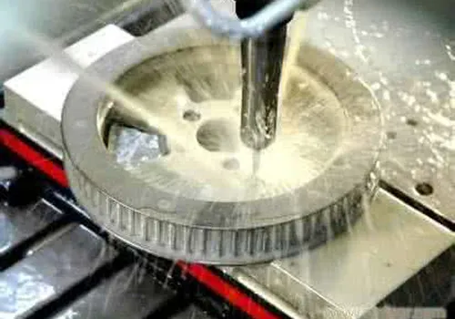 Dầu làm mát tưới nguội cho máy CNC