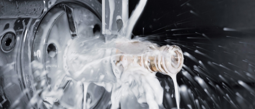 Dung dịch dầu tưới nguội pha nước dạng sữa Dung dịch dầu tưới nguội pha nước dạng sữa