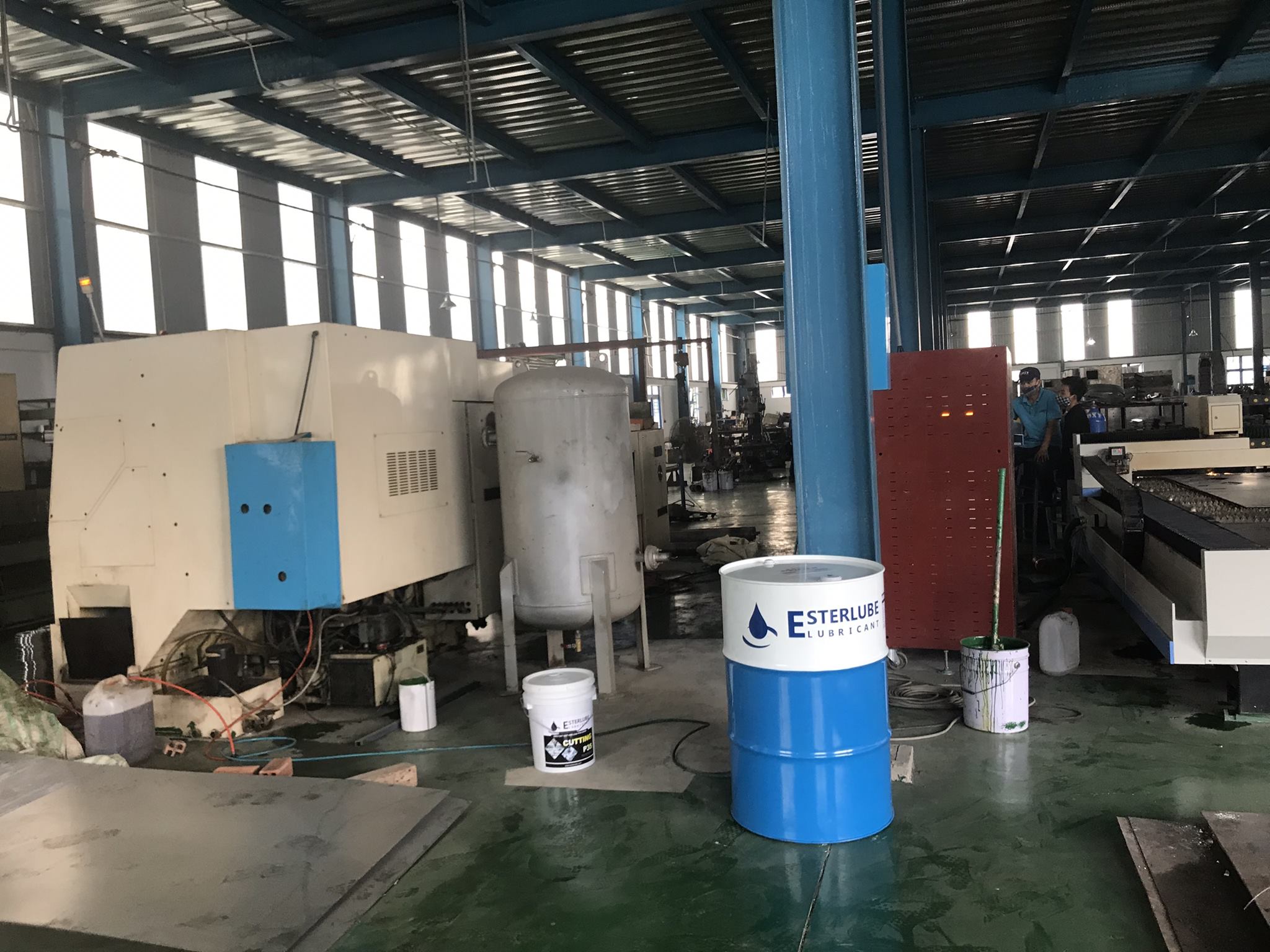 Sản phẩm dầu máy nén khí Esterlube được khách hàng tin dùng