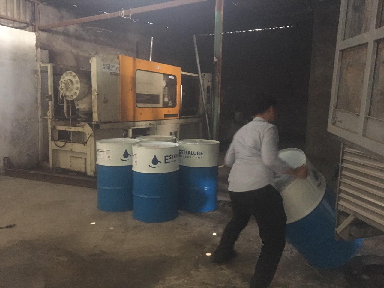 Dầu thủy lực Esterlube AWS sử dụng cho máy ép nhựa Dầu thủy lực Esterlube AWS sử dụng cho máy ép nhựa