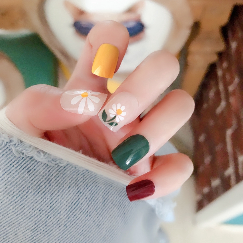 Phụ kiện hoa nhí nail mix bi - hoa sứ nhí nail màu trắng đính móng phong  cách Hàn Nhật - Chăm sóc móng | TheFaceHolic.com
