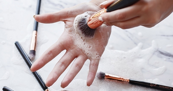 cach-ve-sinh-dung-cu-trang-diem cach-ve-sinh-dung-cu-trang-diem