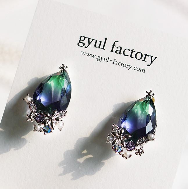 doi-bong-tai-lap-lanh-gradient-drop-drop-earrings doi-bong-tai-lap-lanh-gradient-drop-drop-earrings