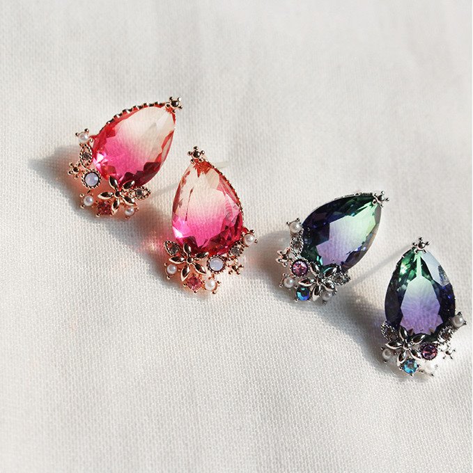 doi-bong-tai-lap-lanh-gradient-drop-drop-earrings doi-bong-tai-lap-lanh-gradient-drop-drop-earrings