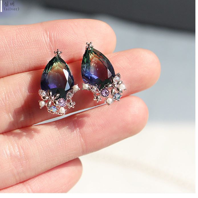 doi-bong-tai-lap-lanh-gradient-drop-drop-earrings doi-bong-tai-lap-lanh-gradient-drop-drop-earrings