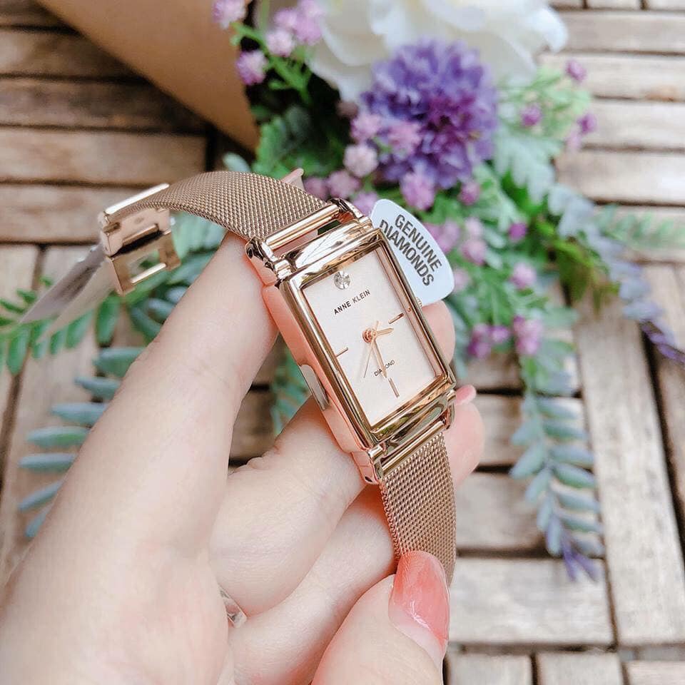 dong-ho-nu-anne-klein-voi-day-nhuyen-mau-vang-sang-trong-va-mat-hinh-chu-nhat dong-ho-nu-anne-klein-voi-day-nhuyen-mau-vang-sang-trong-va-mat-hinh-chu-nhat