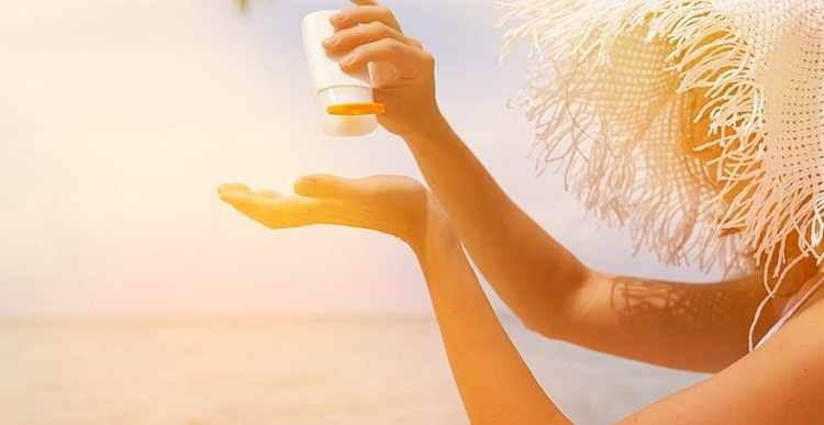 kem-chong-nang-vat-ly-kem-chong-nang-hoa-hoc-cach-phan-biet-va-cach-su-dung-cho-phu-hop kem-chong-nang-vat-ly-kem-chong-nang-hoa-hoc-cach-phan-biet-va-cach-su-dung-cho-phu-hop