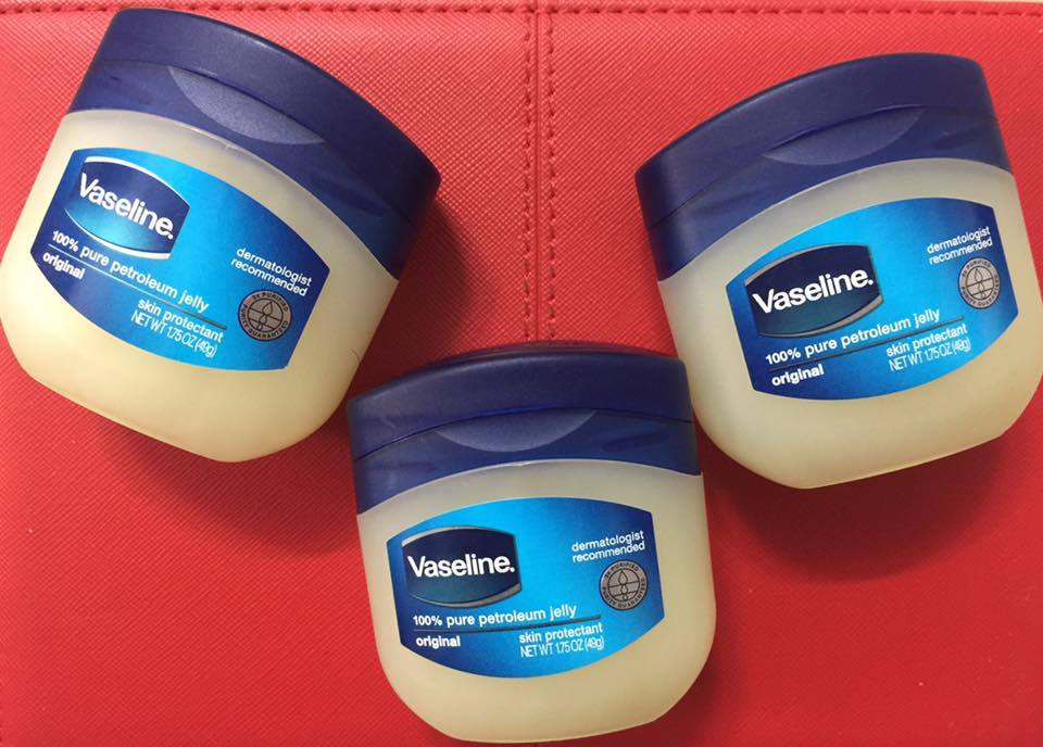 sap-duong-moi-cap-am-chong-nut-ne-moi-vaseline-100-pure-petroleum-jelly-original sap-duong-moi-cap-am-chong-nut-ne-moi-vaseline-100-pure-petroleum-jelly-original