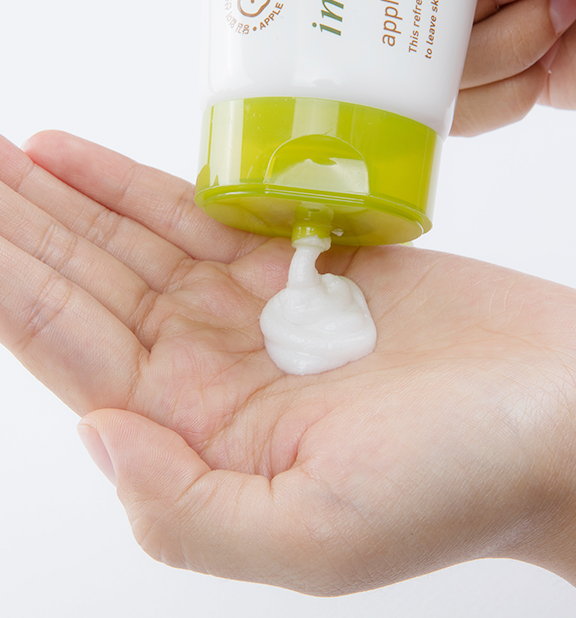 sua-rua-mat-tao-xanh-giup-da-min-mang-va-ho-tro-trang-da-innisfree-apple-juicy-deep-cleansing-foam sua-rua-mat-tao-xanh-giup-da-min-mang-va-ho-tro-trang-da-innisfree-apple-juicy-deep-cleansing-foam