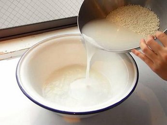 Bí quyết rửa mặt bằng nước vo gạo của người Nhật Bản