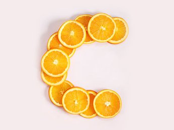 Hiểu rõ về Vitamin C trong làm đẹp và cách sử dụng các sản phẩm chứa Vitamin C nguyên chất