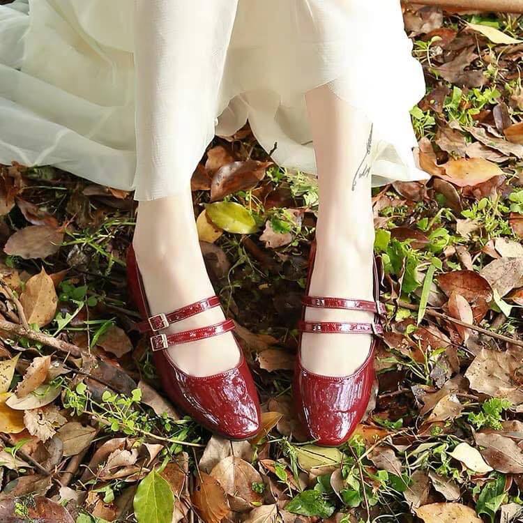 Đôi giày cao gót dành cho các nàng hay diện những trang phục vintage