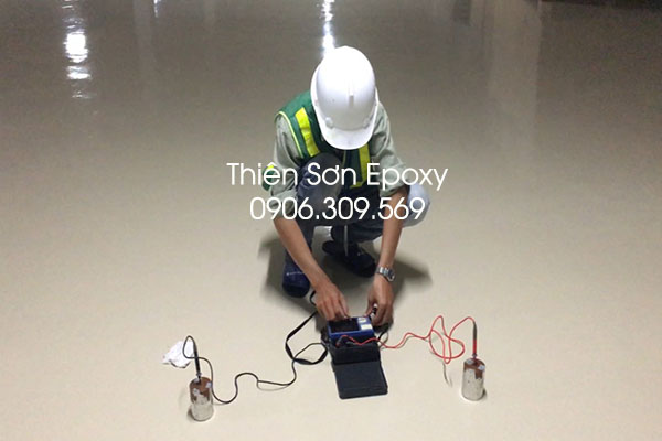 Đo điện trở sau khi thi công sơn epoxy EC50. Đo điện trở sau khi thi công sơn epoxy EC50.