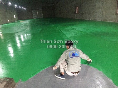 Dự án thi công sơn epoxy công ty Bao Bì Nam Dương - Bả xử lý sàn bê tông và thi công lớp thứ nhất Dự án thi công sơn epoxy công ty Bao Bì Nam Dương - Bả xử lý sàn bê tông và thi công lớp thứ nhất