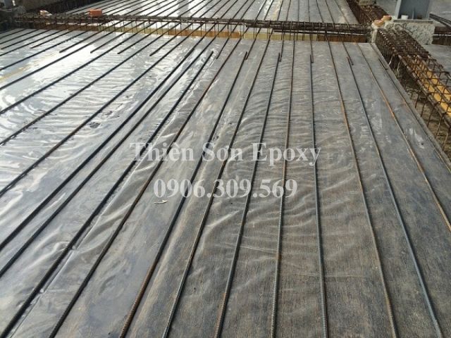 Lót nilon chống thấm ngược trước khi đổ  bê tông sàn Lót nilon chống thấm ngược trước khi đổ  bê tông sàn