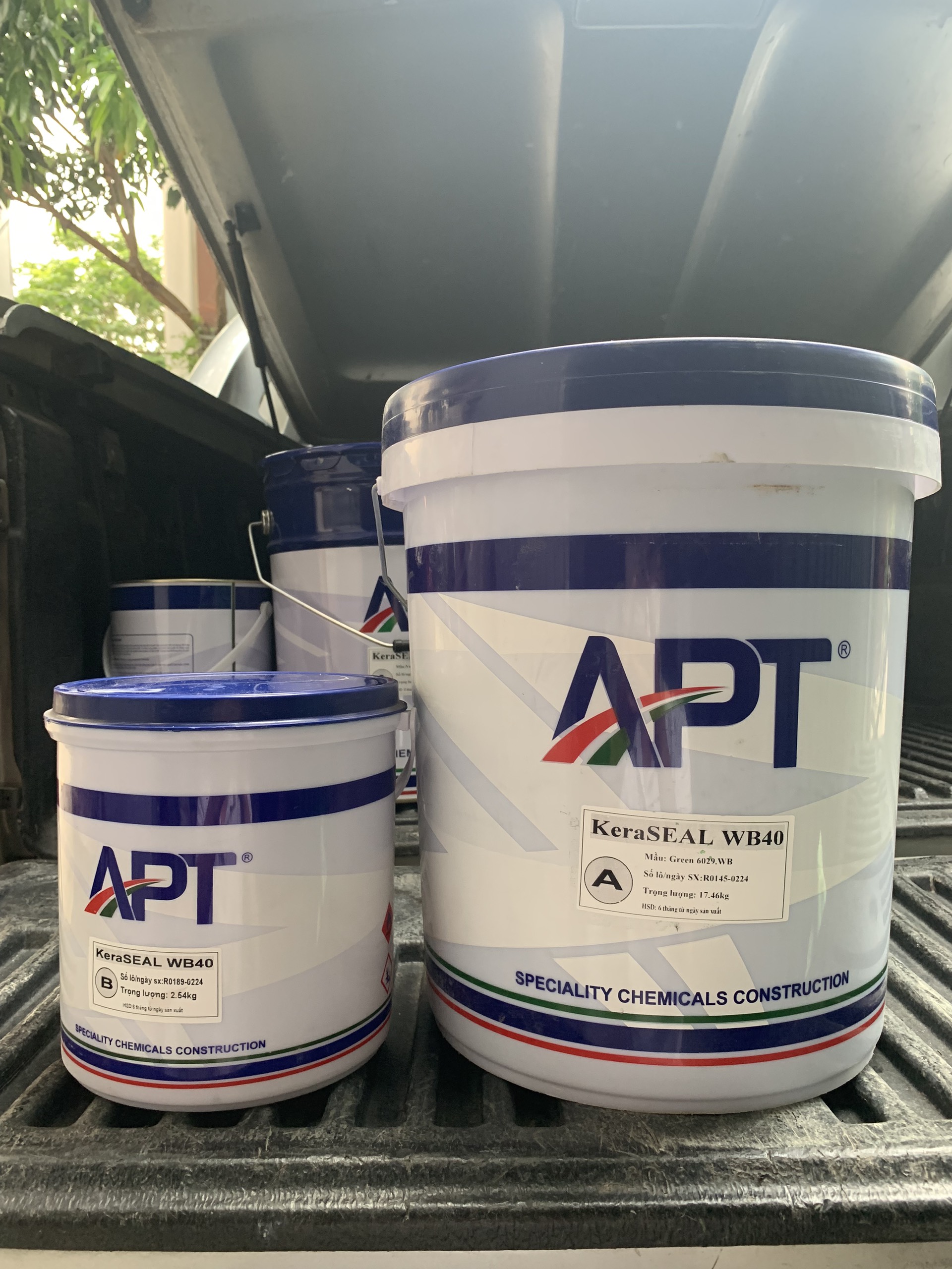 Sơn epoxy tự cân bằng gốc nước Keraseal WB40. Sơn epoxy tự cân bằng gốc nước Keraseal WB40.