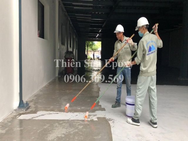 Thi công sơn lót Keraseal WB50.