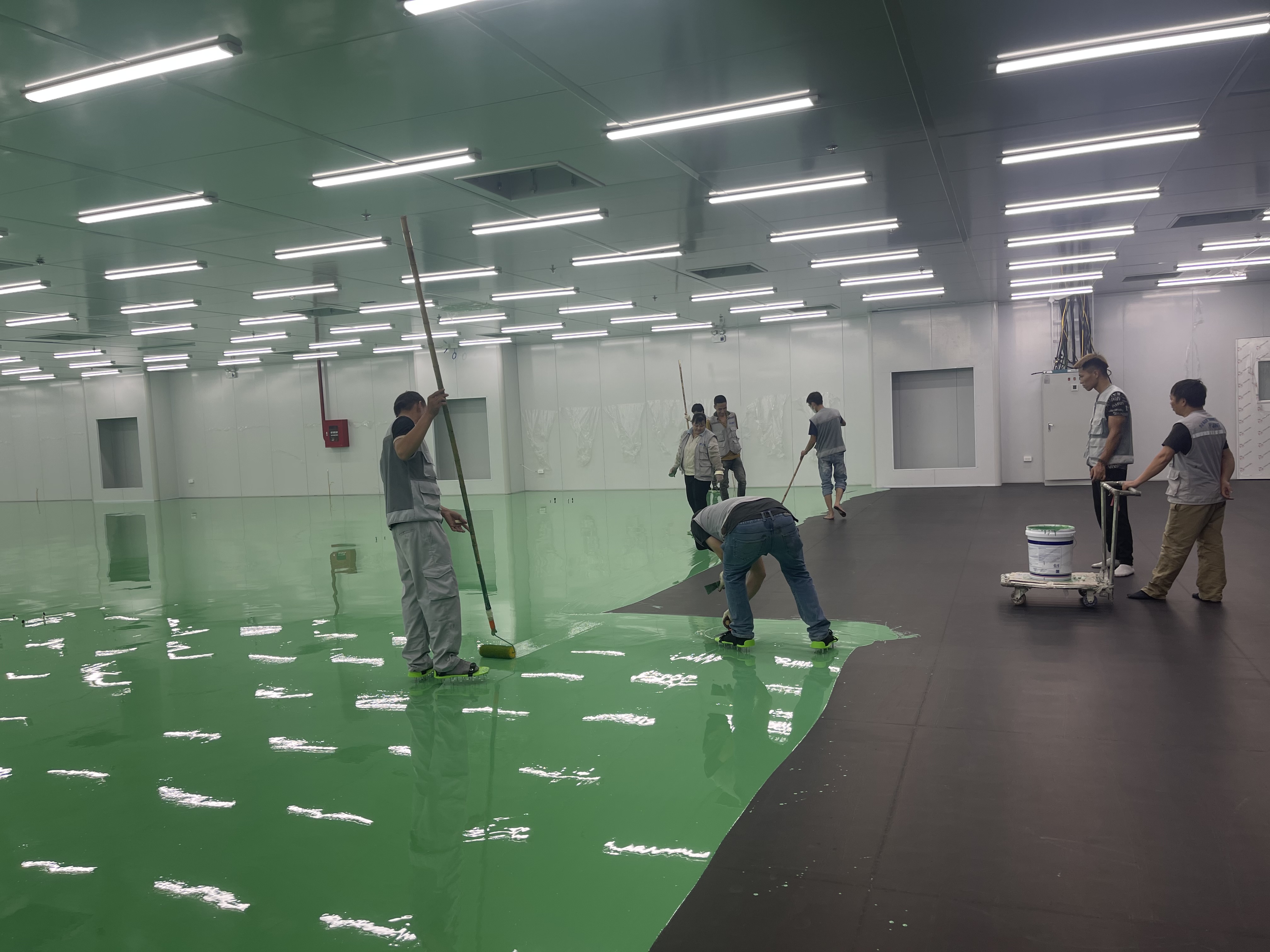 Thi công sơn epoxy chống tĩnh điện Keracote ESP300. Thi công sơn epoxy chống tĩnh điện Keracote ESP300.