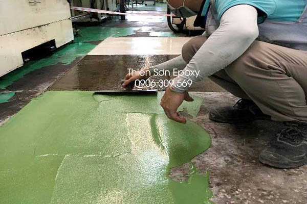 Thi công lớp sơn lót PU Thi công lớp sơn lót PU