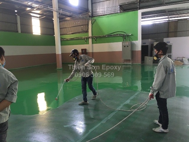 Thi công sơn epoxy bằng máy phun sơn Thi công sơn epoxy bằng máy phun sơn