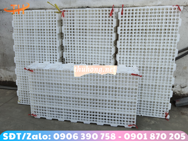 Tấm nhựa lót sàn lỗ tròn màu trắng